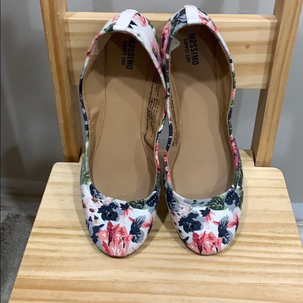 Flowered flats - Picture 2 of 4